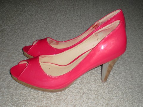 red patent peep toe size 8, red patent peep toe